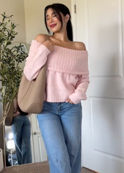 Elena Sweater | Off-Shoulder Gebreide Trui in Zachte Roze Tint met Ribstructuur