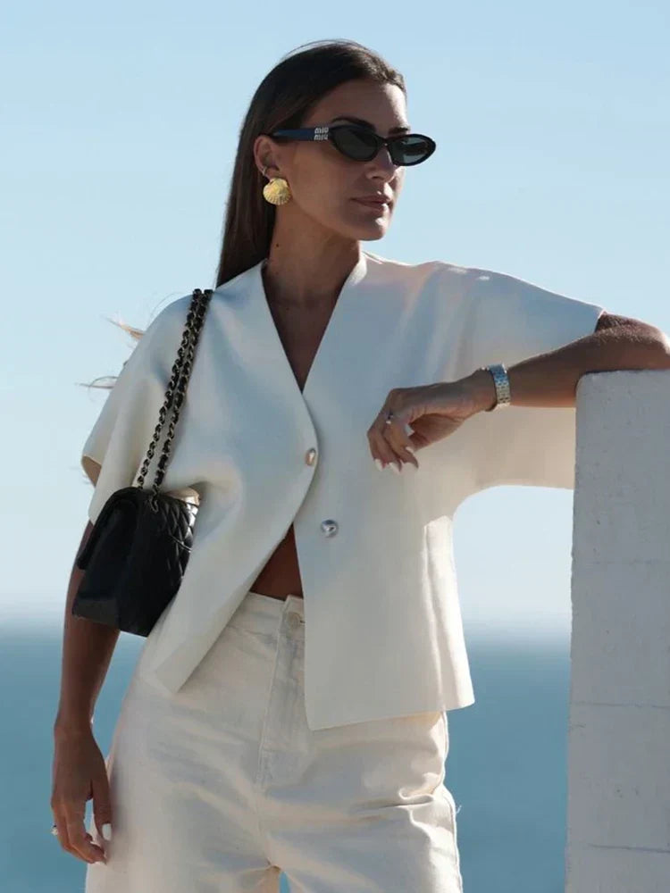 Livia Knit Cardigan | Damesvest met Chique V-Hals, Subtiele Knoopsluiting en Zachte Gebreide Stof