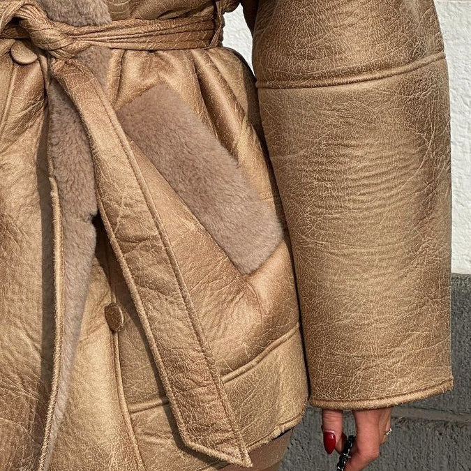 Misti Jas | Elegante Winterjas met Sjaalkraag en Getailleerde Pasvorm