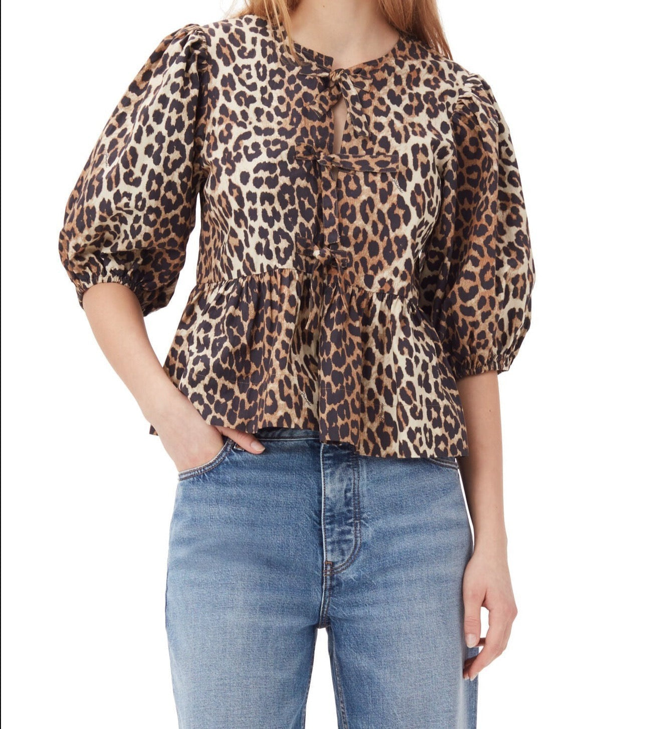 Livia | Leopard Print Top | Trendy Luipaardprint met Vrouwelijke O-hals