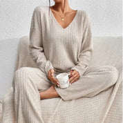 Lena Set | Gebreide Dames Loungewear Set met V-hals en Luchtige Pasvorm voor de Lente