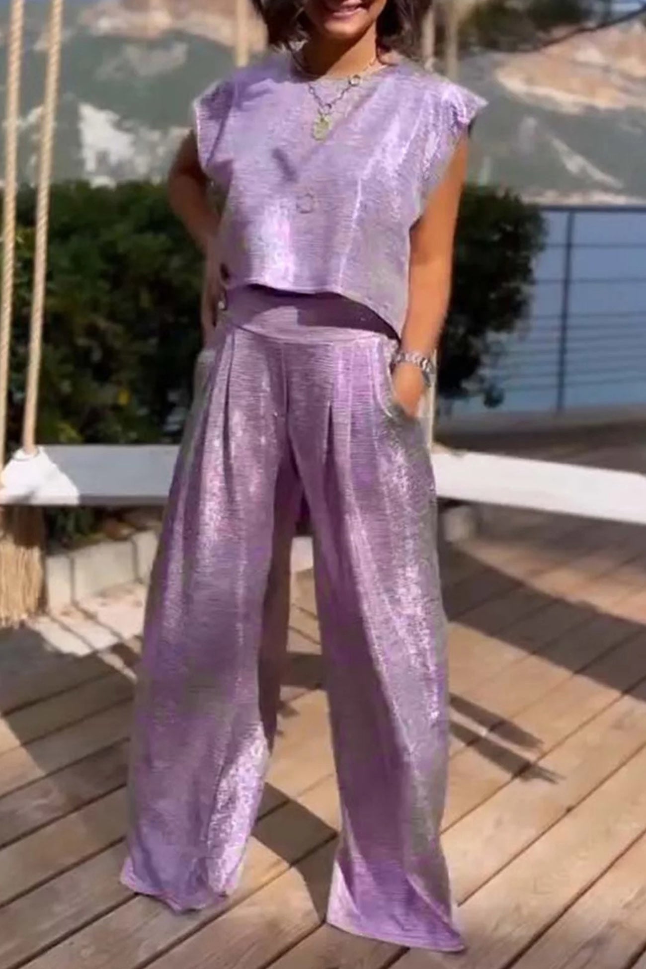 Loïs Set | Glanzende Tweedelige Dames Set met Crop Top en Wijde Broek