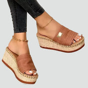 Sleehak Slippers Dames met Gevlochten Espadrille Zool, Comfortabel en Zomers - Isadora Bellini