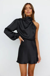 Aurora Jurk | Satijnen Damesjurk met Off-Shoulder Mouw en Nauwsluitende Taille