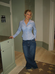 Luciana Blouse | Lichtblauwe Slim Fit Blouse met Fijne Streep en Strijkvrije Stof