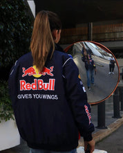 Rafaella Red Bull Racing jas unisex – oversized streetwear jack met sponsorlogo’s