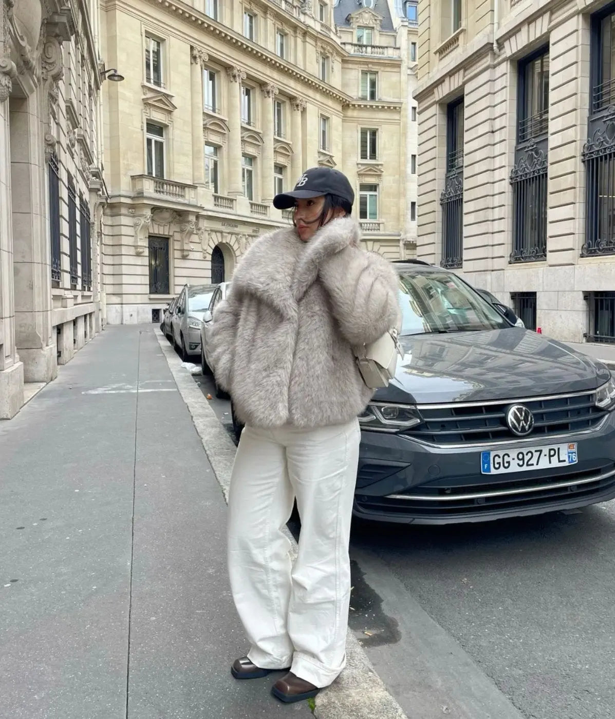 Renata Luxe kunstbont jas dames – warme volumineuze faux fur mantel in elegante stijl