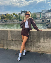 Giulia Mocha Mousse Set | Elegant Top en Rok in de Kleur van 2025 met Comfortabele Pasvorm