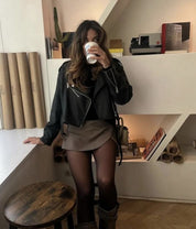 Lucia Skort | Satijnen Skort met Hoge Taille in Burgundy of Mocha Mousse