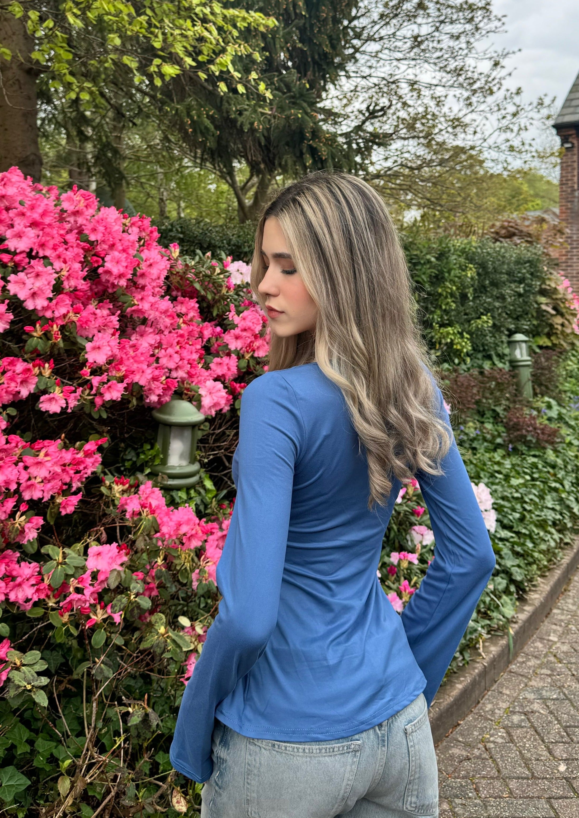 Giulietta Tie-Front Top | Dames Top met Elegant Strikdetail, Diepe V-Hals en Slim Fit