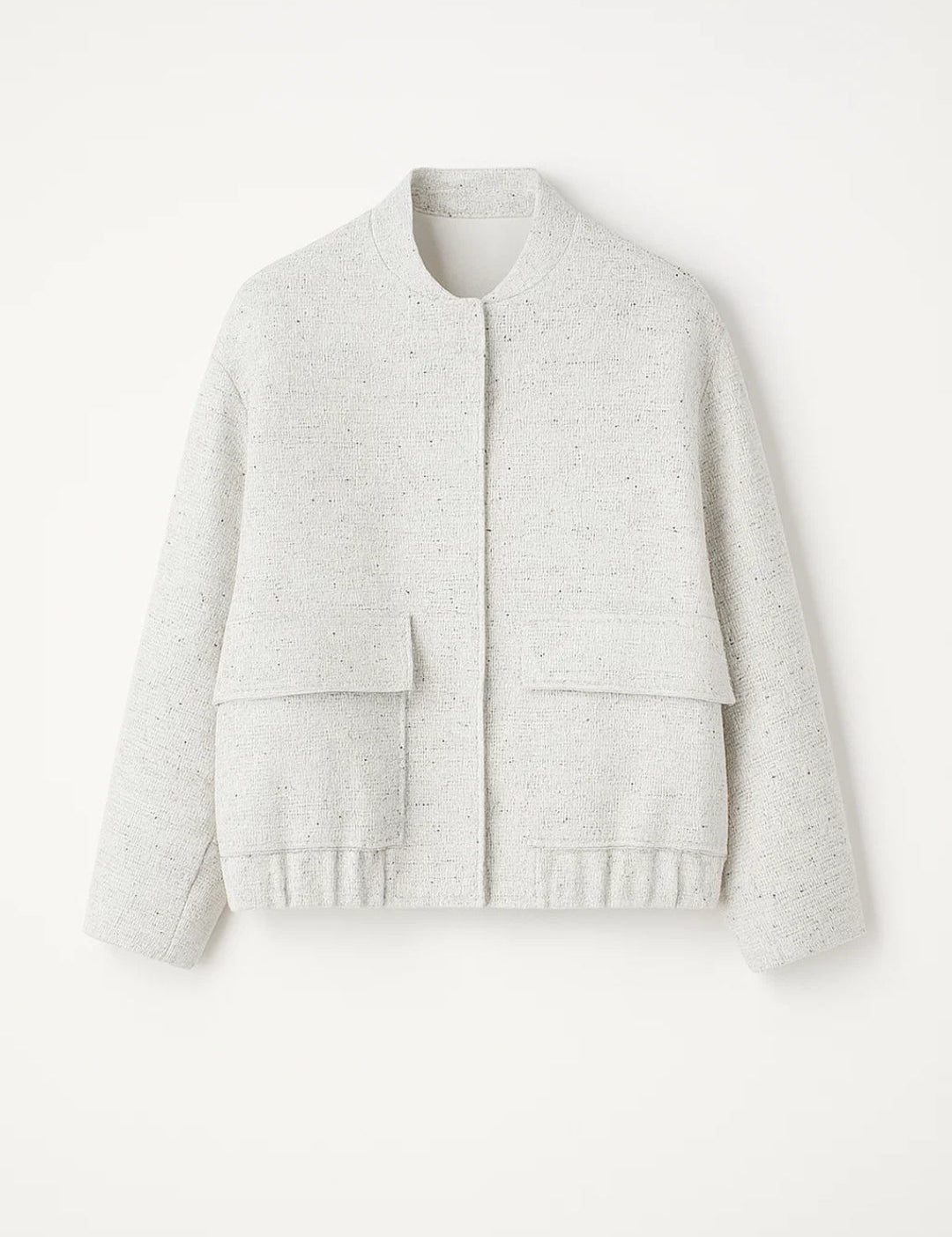 Korte_Damesjas_Minimalistisch_Design_met_Opgestikte_Zakken_Lichtgewicht_en_Ademend2.jpg