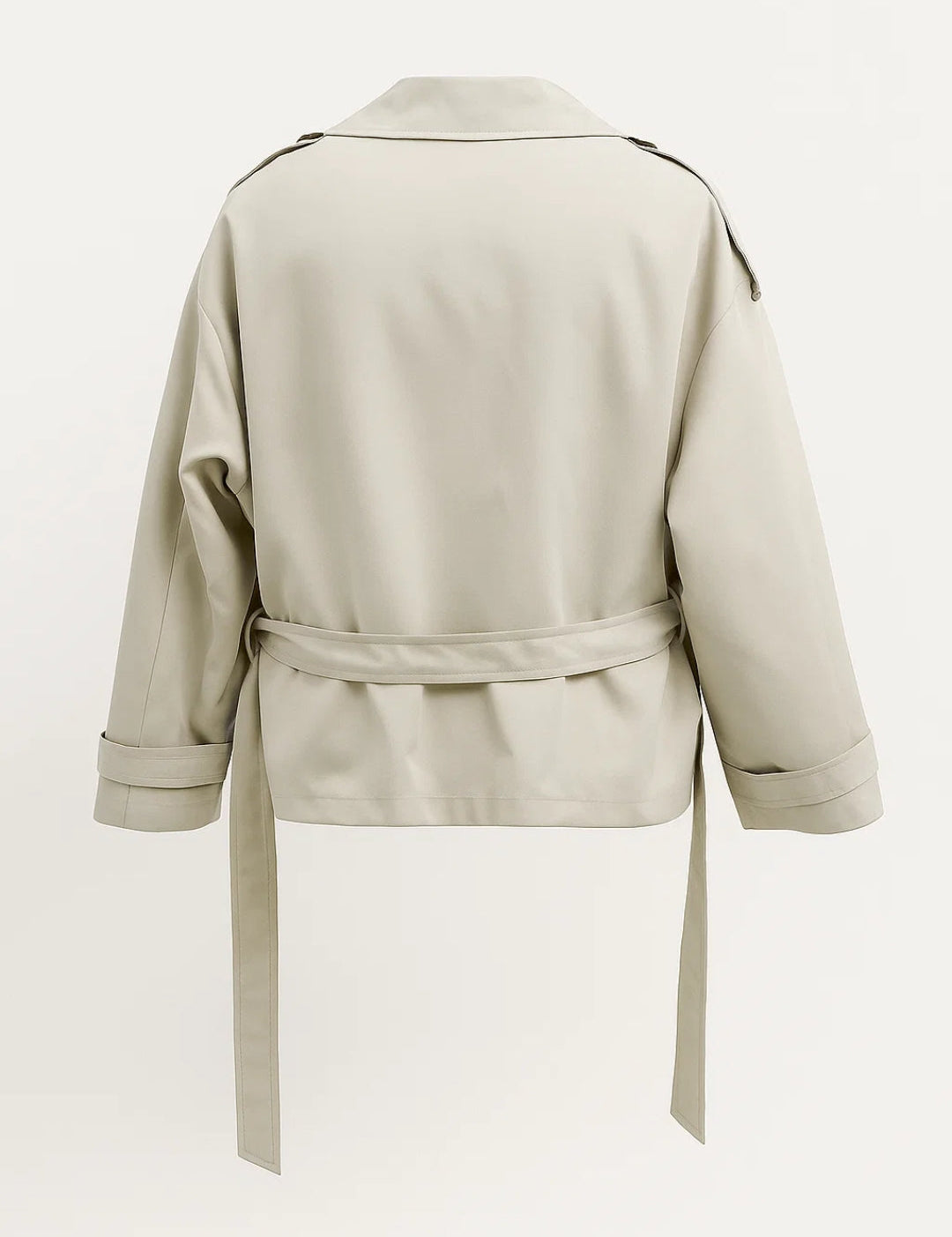 Korte_Trenchcoat_Dames_Dubbele_Knoopsluiting_en_Revers_Tijdloos_en_Functioneel2.jpg