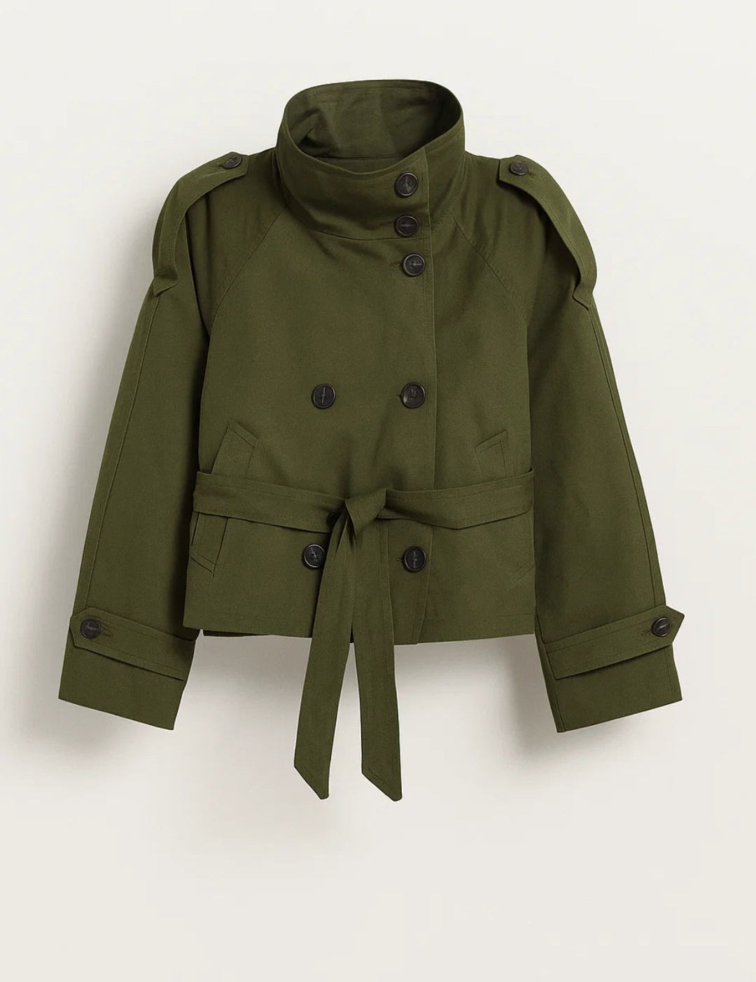 Korte_Trenchcoat_Dames_Hoge_Kraag_en_Ceintuur_Stoer_en_Functioneel1_4e2e67d7-e5cf-4807-afe6-8dedda2a8292.jpg