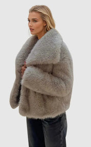 Renata Luxe kunstbont jas dames – warme volumineuze faux fur mantel in elegante stijl