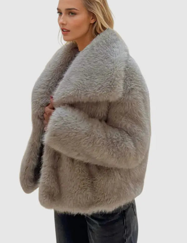 MACYLUXURIOUSFAUXFURJACKET-STYLISH_COZYANDTIMELESS2.jpg