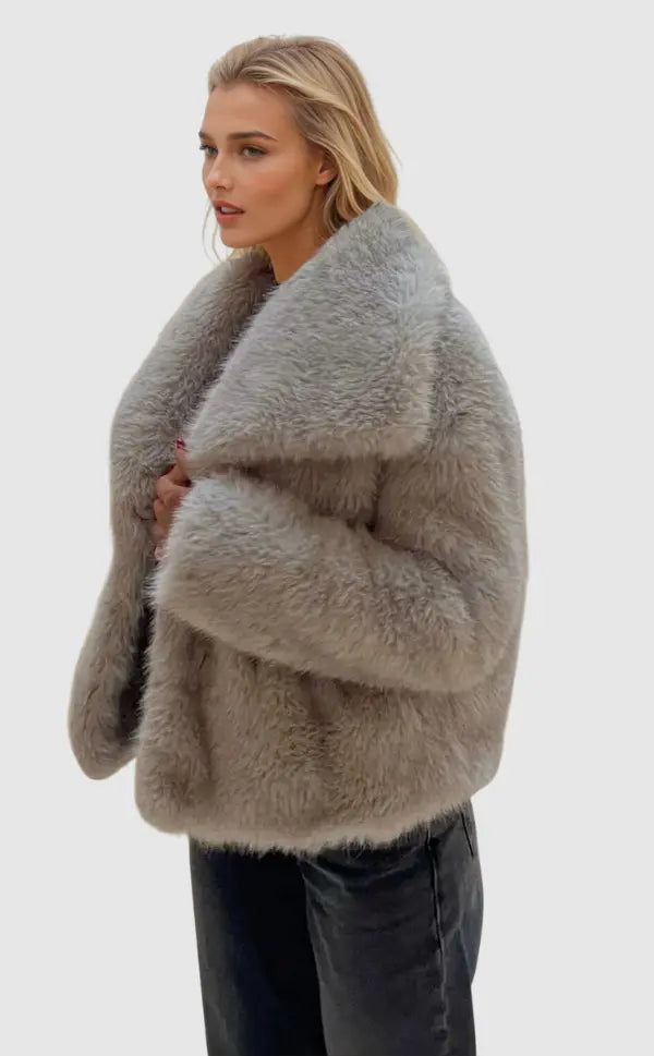 Renata Luxe kunstbont jas dames – warme volumineuze faux fur mantel in elegante stijl