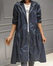 Claudia Regenjas | Lange Dames Regenjas met Capuchon en Tijdloos Design