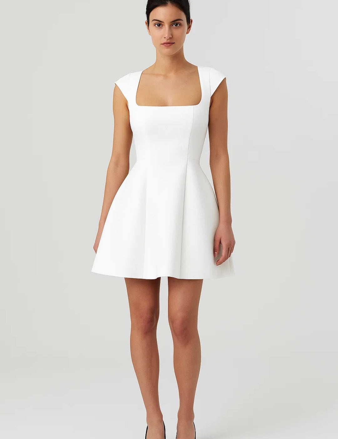 Mini_Jurk_met_Vierkante_Hals_Elegante_Uitlopende_Snit_Lichtgewicht_en_Ademend1.jpg