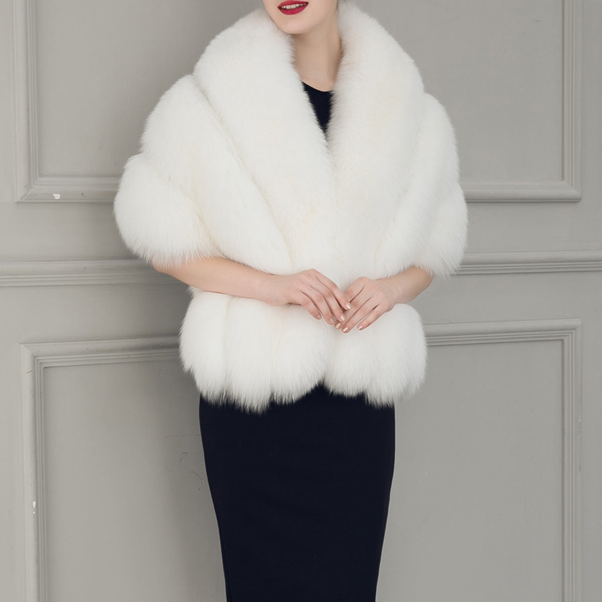 Bianca Cape | Luxe Dames Cape van Zacht Kunstbont met Elegante Pasvorm en Glamoureuze Look