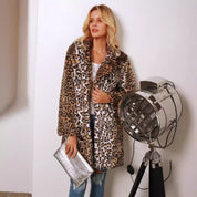 Giulia Cape | Luxe Dames Cape van Zacht Kunstbont met Luipaardprint en Elegante Reverskraag