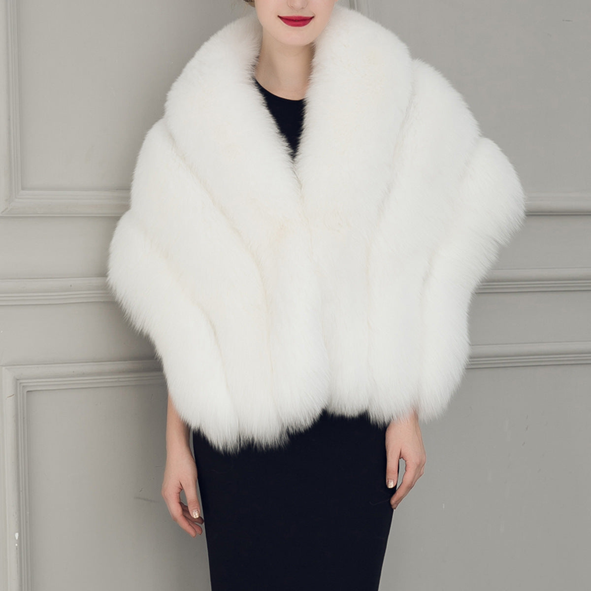 Bianca Cape | Luxe Dames Cape van Zacht Kunstbont met Elegante Pasvorm en Glamoureuze Look