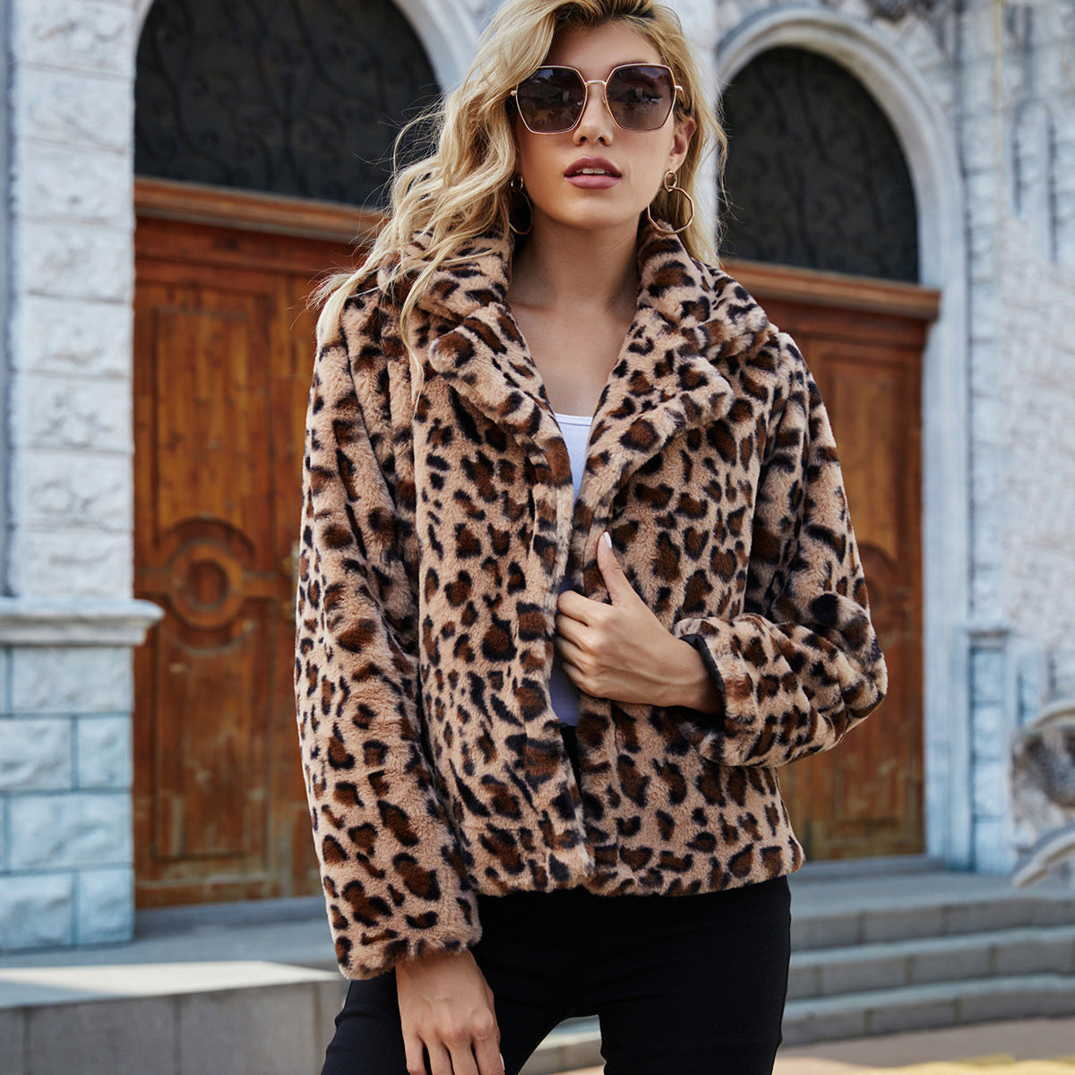 Giovanna Jas | Dames Jas van Zacht Kunstbont met Trendy Luipaardprint en Reverskraag