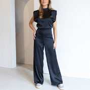 Giovanna dames jumpsuit – satijnlook met open rug & wijde pijpen