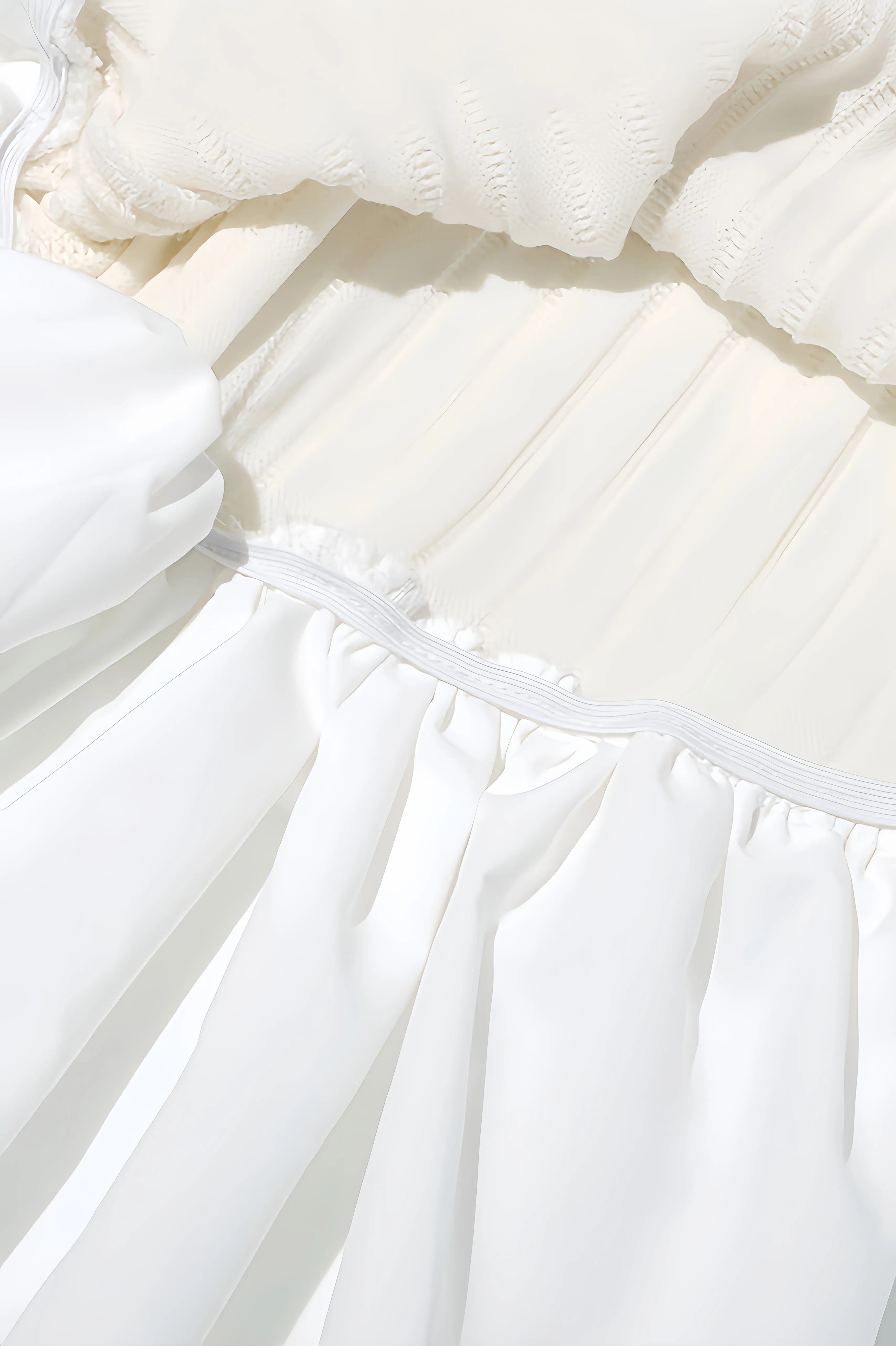 Bianca Jurk | Geplooide Mini Jurk met Uitlopende Mouwen en Comfortabele Pasvorm