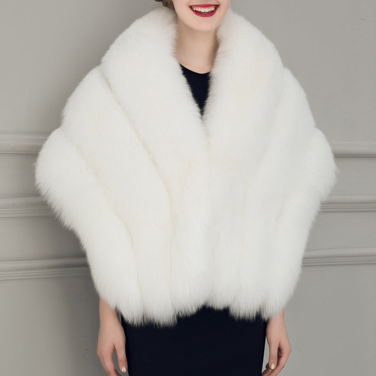 Bianca Cape | Luxe Dames Cape van Zacht Kunstbont met Elegante Pasvorm en Glamoureuze Look