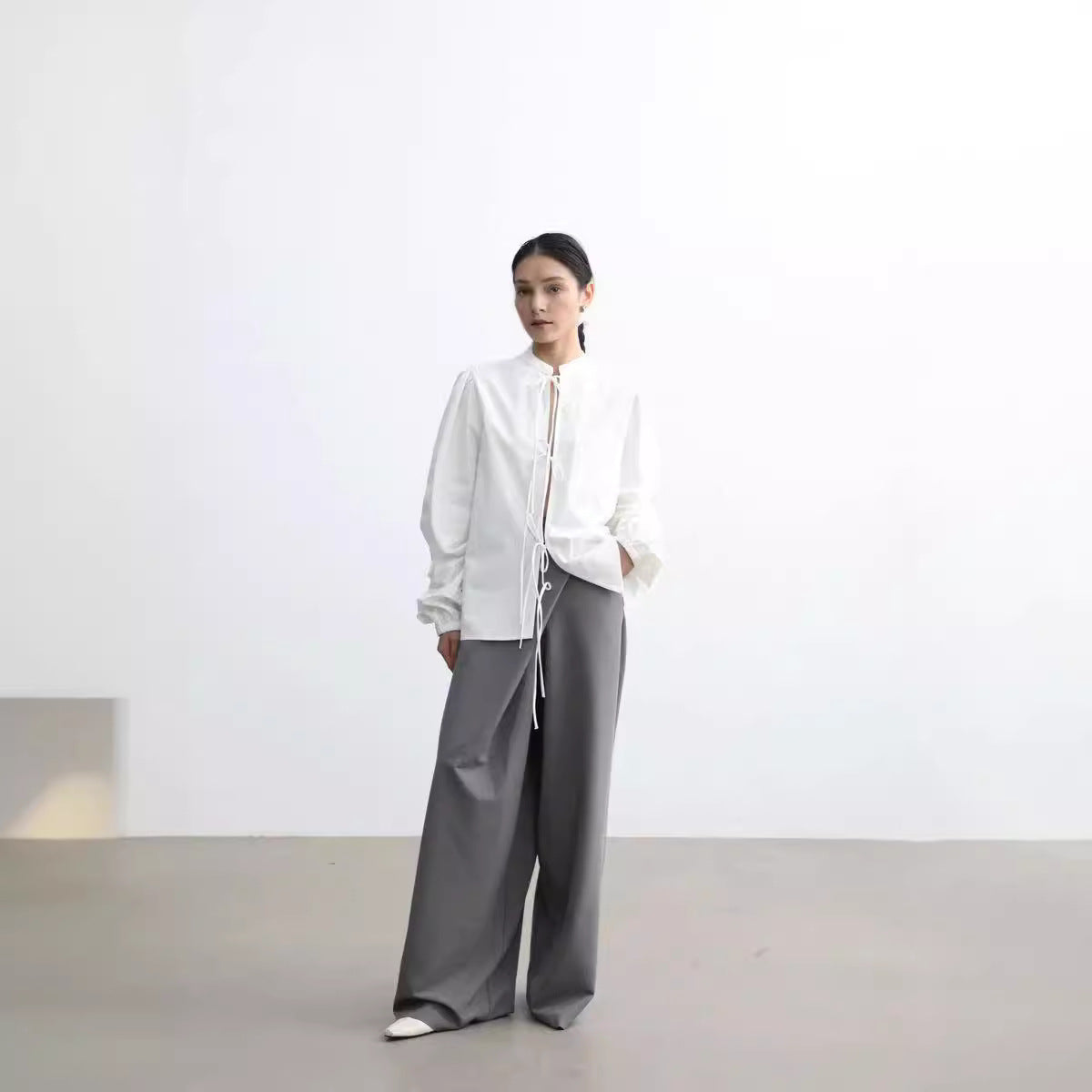 Chiara Blouse | Elegante Damesblouse met Ballonmouwen en Subtiel Kordeldetailv