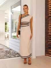 Amelia One-Shoulder Jurk | Zwarte Avondjurk met Witte Zigzag en Elegante Uitsnede