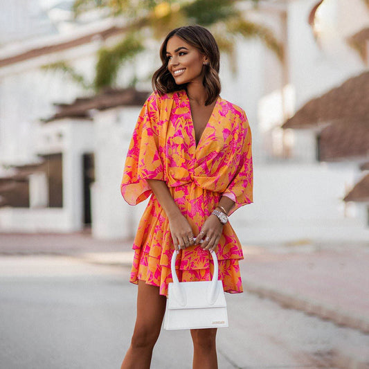 Alina Jurk | Elegante Jurk met V-Hals, Kanten Details en Uitlopende Rok