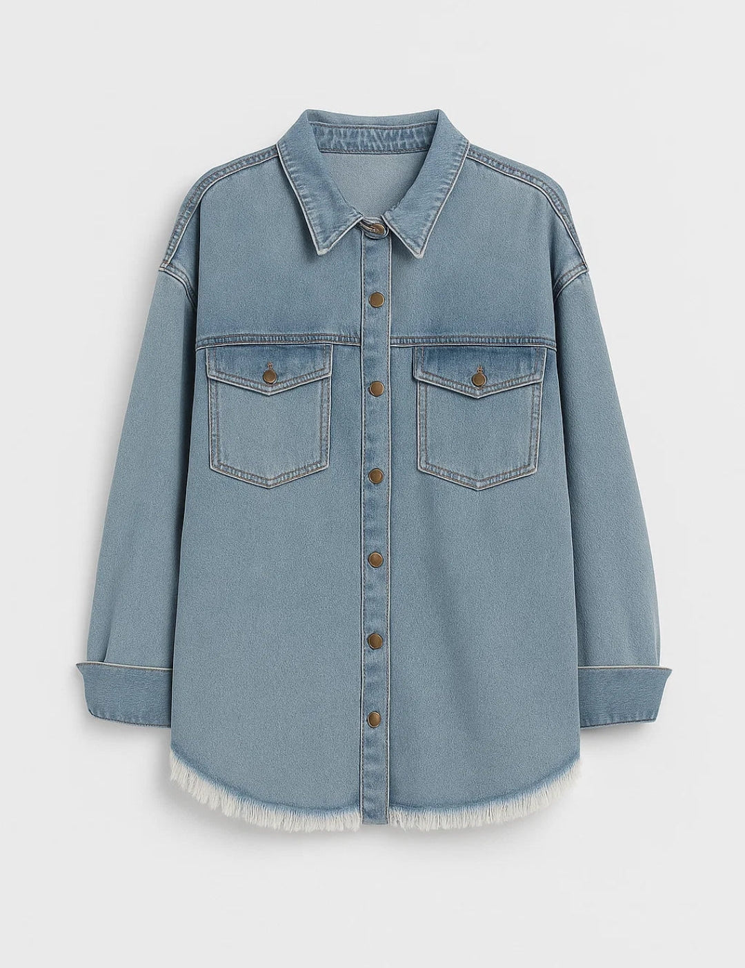 Oversized_Spijkerblouse_Dames_Drukknoopsluiting_en_Rafelzoom_Casual_en_Tijdloos1.jpg