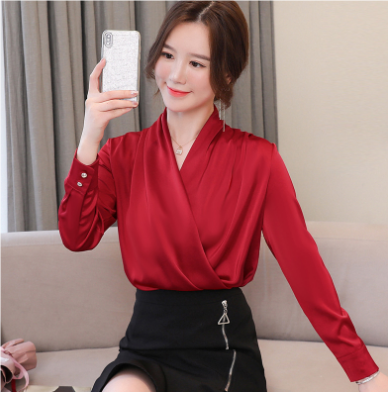 Giulia Blouse | Elegante Damesblouse met Kruisdetail en Lange Mouwen