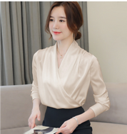 Giulia Blouse | Elegante Damesblouse met Kruisdetail en Lange Mouwen