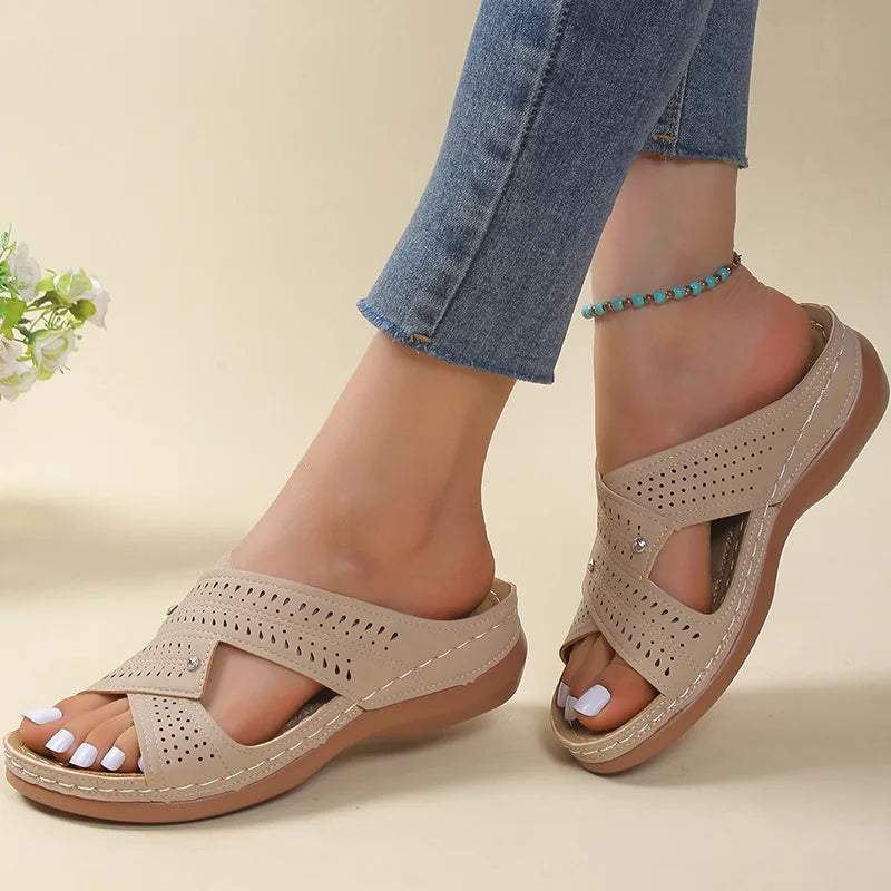Dames Orthopedische Sandalen met Perforatie, Kruisende Bandjes en Ondersteunende Zool - Beige/Bruin/Blauw