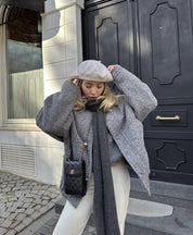 Daphne Mantel | Oversized Wollen Mantel met Ronde Hals en Verborgen Knopen