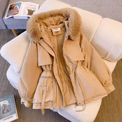 Livia Relaxed Coat | Mid-Length Damesjas met Imitatiebont Voering en Capuchon