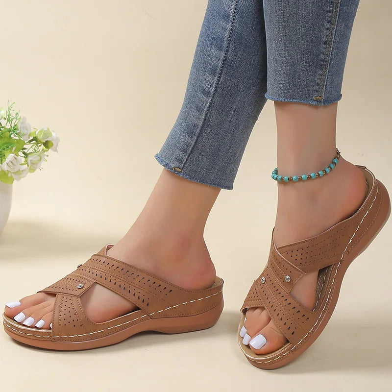 Dames Orthopedische Sandalen met Perforatie, Kruisende Bandjes en Ondersteunende Zool - Beige/Bruin/Blauw