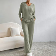 Lena Set | Gebreide Dames Loungewear Set met V-hals en Luchtige Pasvorm voor de Lente