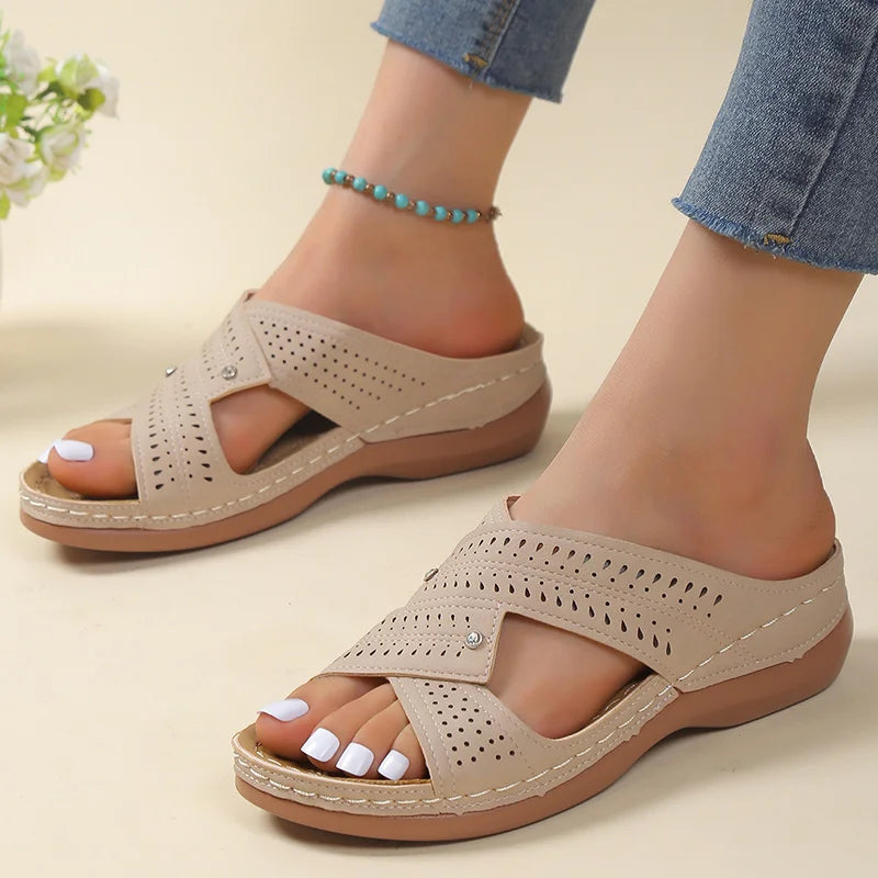 Dames Orthopedische Sandalen met Perforatie, Kruisende Bandjes en Ondersteunende Zool - Beige/Bruin/Blauw