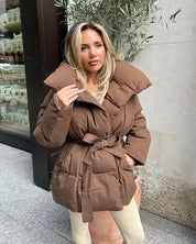 Renata Gewatteerde pufferjas dames – korte getailleerde winterjas met ceintuur