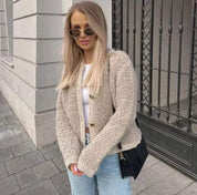 Dames Teddy Overshirt Fleece Knoop Sluiting Oversized - Beige / Zwart - Maelen