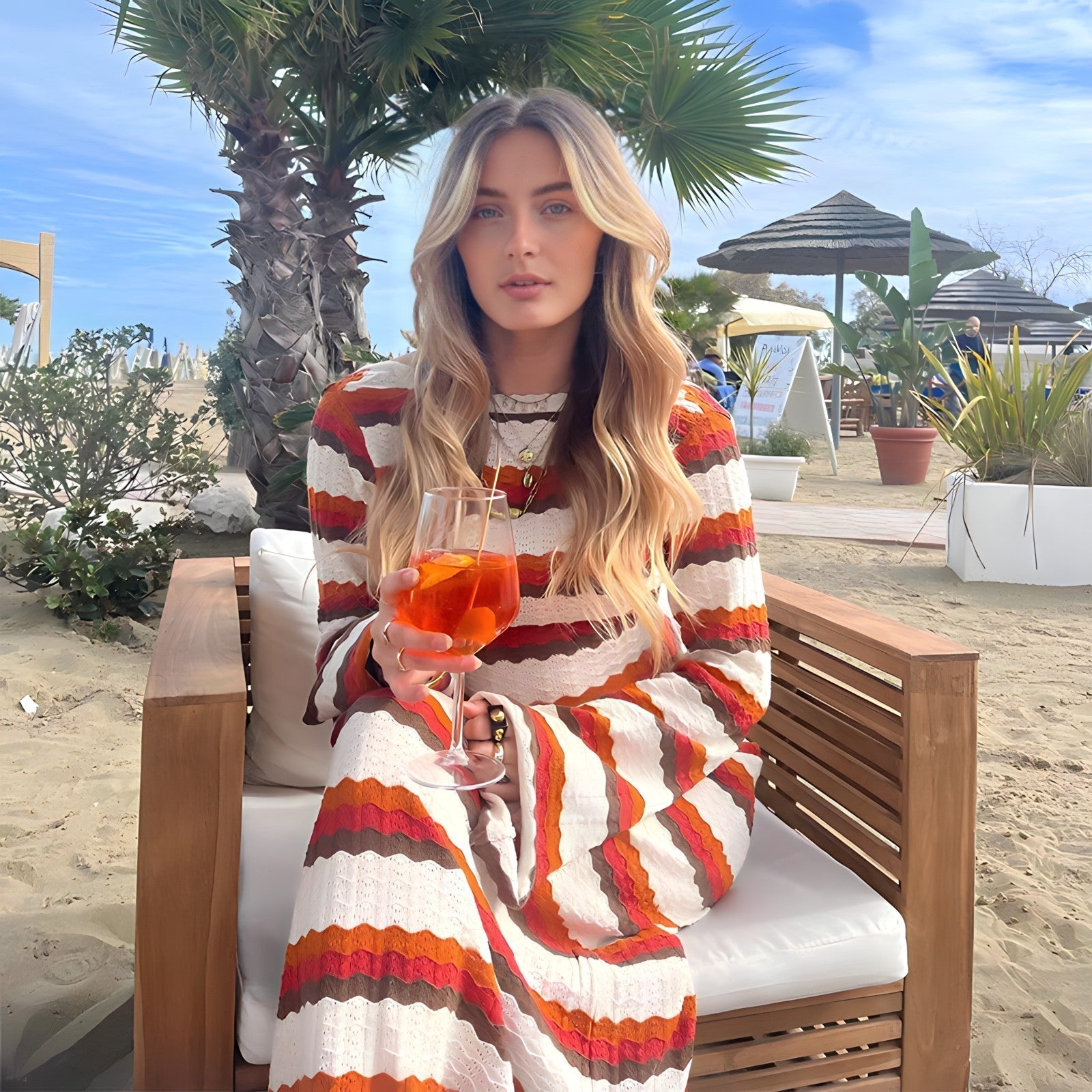 Angelica Jurk | Gestreepte Gebreide Vintage Jurk met Rugloos Design en Uitgeholde Mouwen