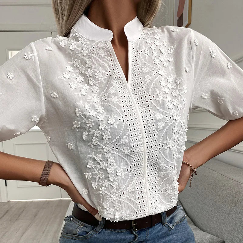 Anae Blouse | Geborduurde Damesblouse met V-hals en Luxe Afwerking