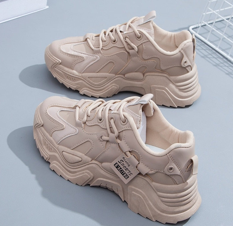 Christien | Comfortabele Chunky Sneakers Dames met Suède Look - Retro, Lichtgewicht en Stijlvol - Beige / Zwart / Wit