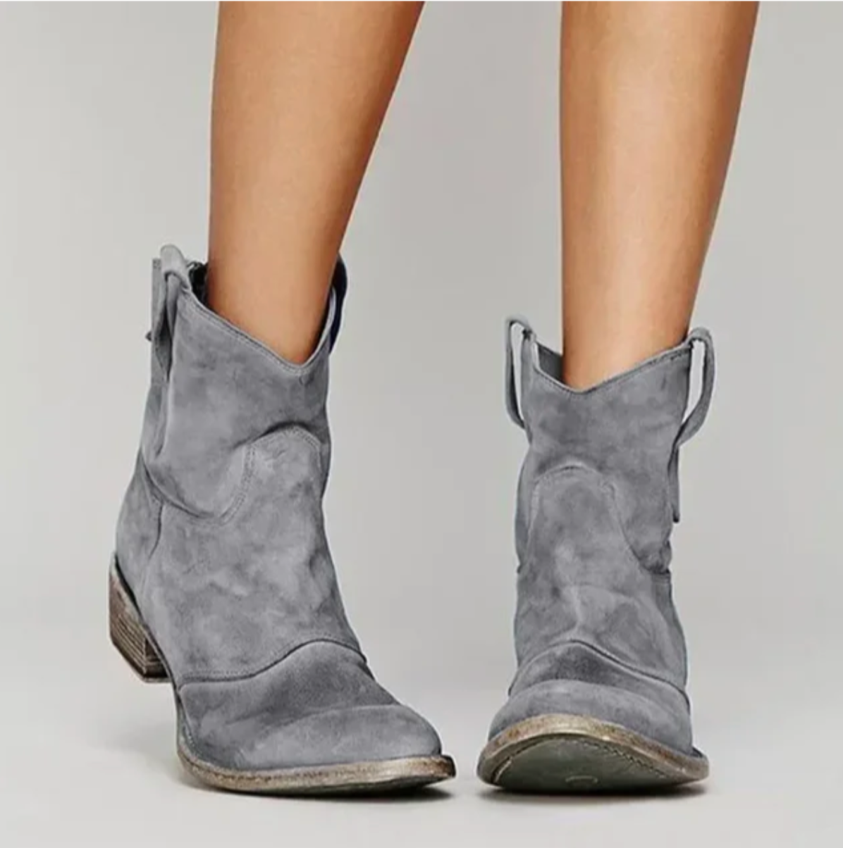 Serena Boots | Suède Western Enkellaarsjes met Lage Hak en Authentieke Stiksels