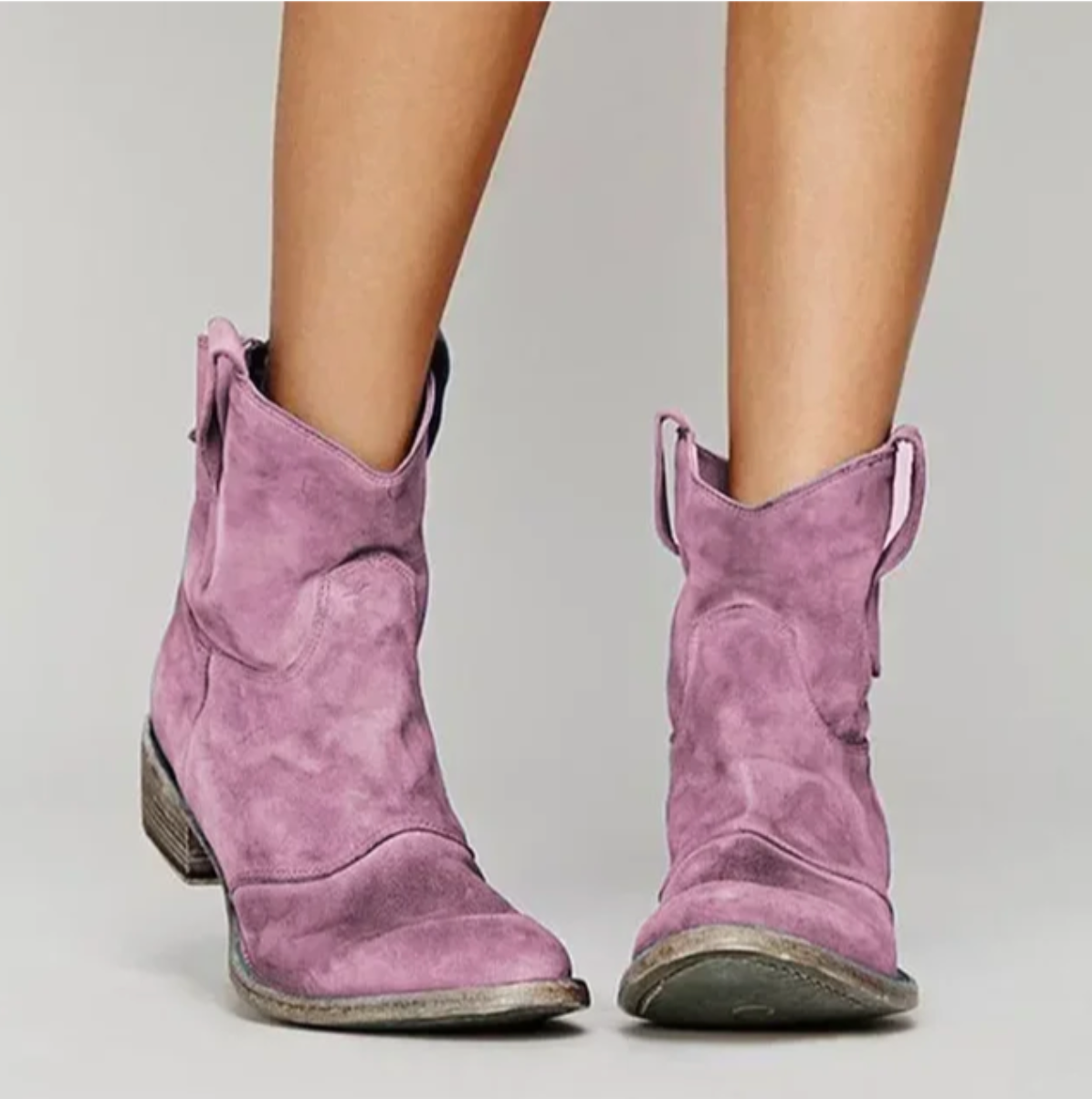 Serena Boots | Suède Western Enkellaarsjes met Lage Hak en Authentieke Stiksels