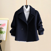 Aranka Jacket | Kort Damesjasje met Brede Revers en Dubbele Knoopsluiting