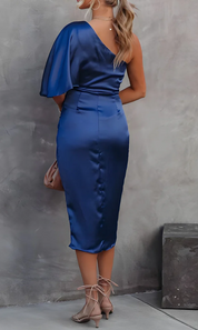 Valentina Jurk | Satijnen One-Shoulder Maxi Jurk met Open Rug en Gerimpelde Pasvorm